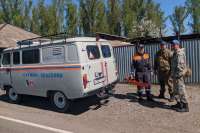 Спасатели доставляют продукты жителям подтопленных населенных пунктов на юге края