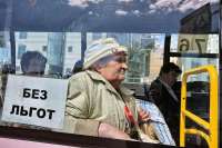 Правительство Хакасии решило, что льготникам Абакана привычнее дожидаться «муниципальных» автобусов