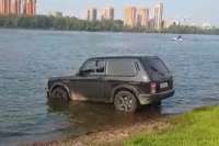 В Красноярске в протоке Енисея мужчина утопил автомобиль