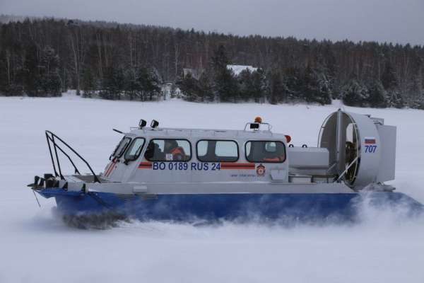 На Красноярском водохранилище с тающего льда спасли рыбаков