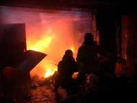 Огонь в Минусинске не пощадил ни гараж, ни машину