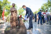 В Саяногорске открылся памятник поколению, у которого отняли детство
