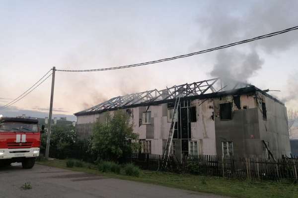 В Саяногорске сгорела крыша административного здания