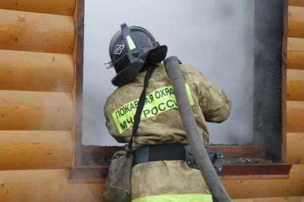 Строительный кран и сауна горели в Хакасии на выходных