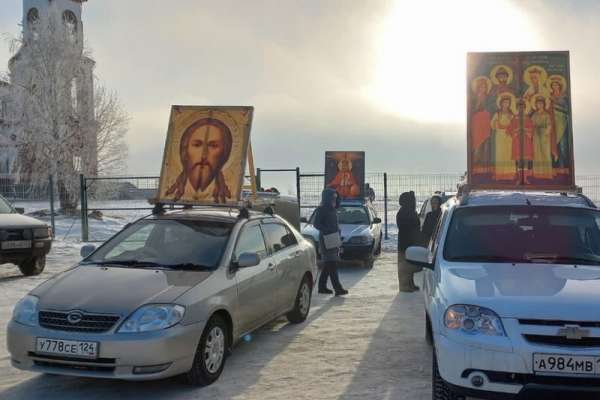 В Красноярске православные автомобилисты совершили крестный ход