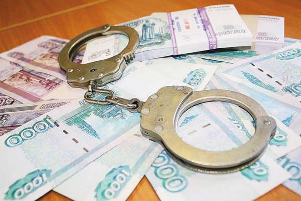 Жительницу Черногорска будут судить за трату денег умершего любовника