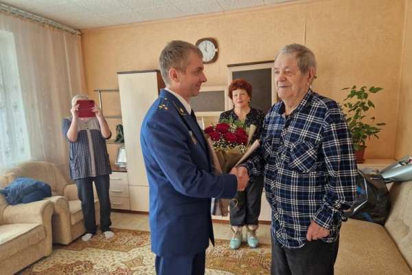 В Минусинске ветеран ВОВ получил на 95-летие квартиру от государства