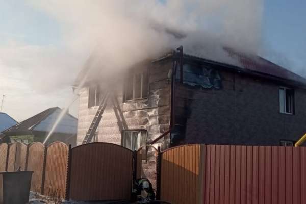 Огонь превратил дома жителей Хакасии в пепелище