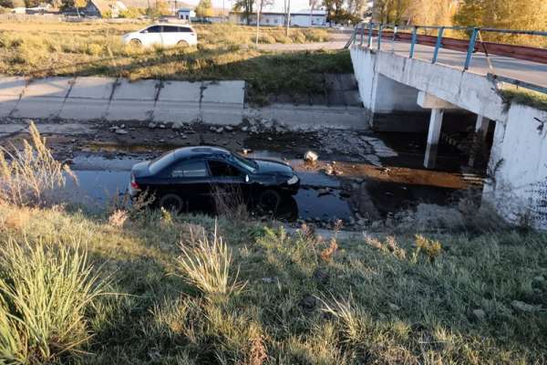 В Хакасии пьяный водитель сломал позвоночник в дорожной аварии