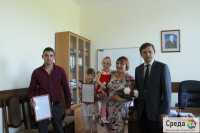 В Минусинске двум семьям вручили жилищные сертификаты