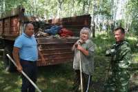 Чиновники Минусинского района вооружились граблями и лопатами