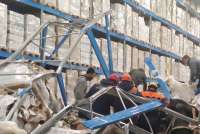 В Красноярске на работника склада упали стеллажи с алкоголем