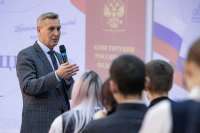 Накануне Дня Конституции РФ Алексей Додатко провел «разговоры о важном»