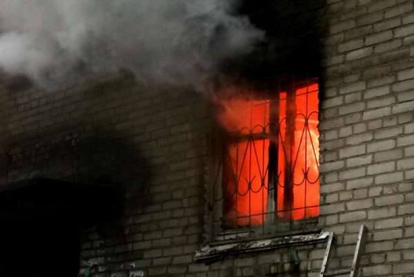 В Абазе пожар выгнал на улицу 9 человек