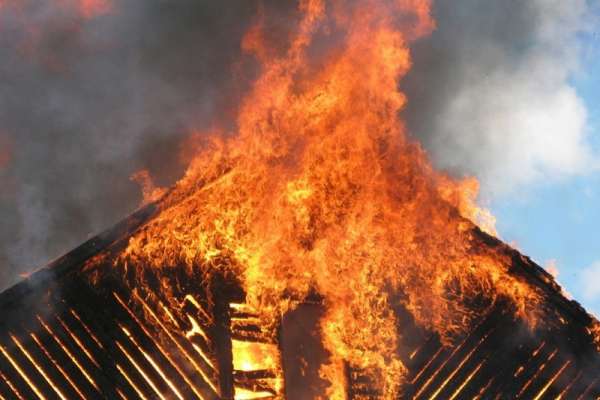 В Краснокаменске сгорела крыша дома
