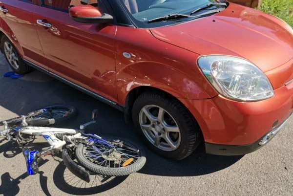 В Абакане 9-летний велосипедист попал под машину