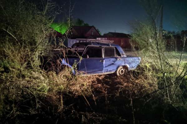 В Саяногорске машина врезалась в дерево