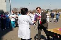 Мэр Саяногорска поблагодарил медиков за работу
