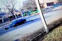 В Абакане момент ДТП с подростком-пешеходом попал на уличную камеру видеонаблюдения