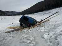 На Саяно-Шушенском водохранилище под лед ушел микроавтобус с шестью пассажирами
