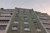 В Саяногорске с третьего этажа выпала 4-летняя девочка