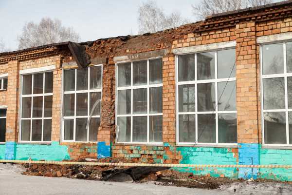 В Каратузском крыша школы разваливается на глазах