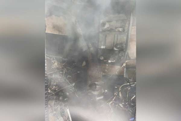 В Абакане в огне пожара полыхал частный дом