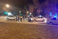 В Абакане мотоциклист врезался в полицейский автомобиль