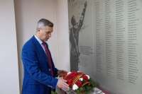 В краевом парламенте возложили цветы в память о депутатах-фронтовиках