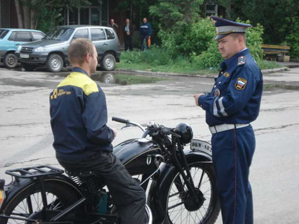 Забрали мотоцикл без документов. Гаишники забрали мопед. ДПС Новоалтайск. Милиция забираю мотоцикл.