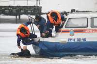 Спасатели предупреждают граждан об опасности выхода на осенний лёд