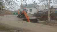 На улице Кретова раскопали огромную яму (фото)