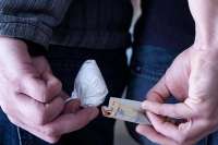 В Хакасии двум молодым людям за продажу наркотиков грозит суровое наказание