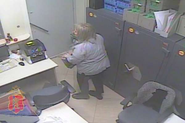 Краевая полиция опубликовала видеозапись из банка, где были похищены деньги