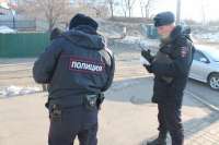В Минусинске полицейские интересуются у горожан, зачем они выходят на улицу