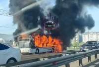 В центре Красноярска сегодня утром полностью сгорел автобус
