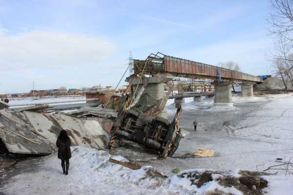 Обрушение моста в Минусинске: подробности и фотоснимки с места происшествия