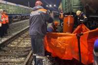 В результате аварии на железной дороге под Красноярском из цистерны вылилось дизтопливо