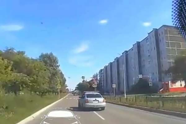 В Минусинске установили водителя, который чуть не сбил на переходе пешехода