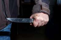Житель Черногорска пырнул приятеля ножом в живот и отправил его на такси домой