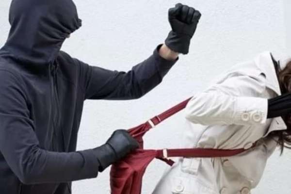 В Черногорске полиция нашла грабителя, вырвавшего сумку у пенсионерки