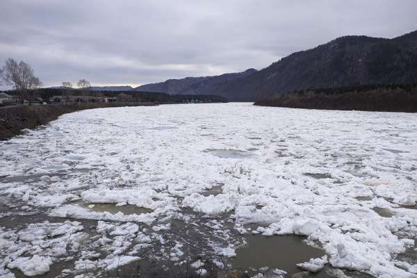 МЧС Хакасии: уровень воды на большинстве рек за сутки повысился