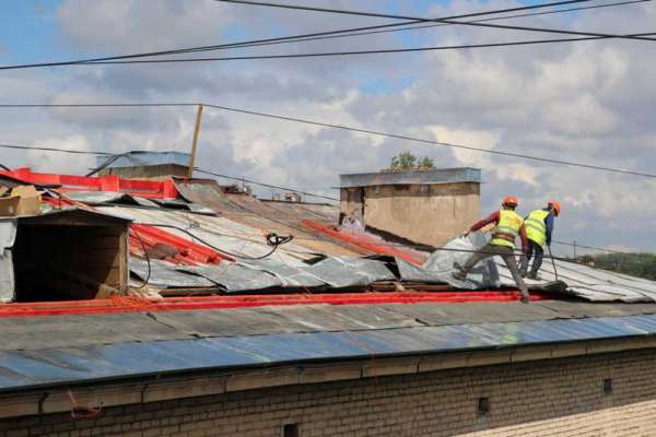 В Краснотуранском районе ремонтируют крыши МКД