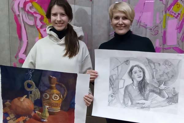У юных художниц Минусинска есть шанс представлять Красноярский край на форуме творческой молодежи